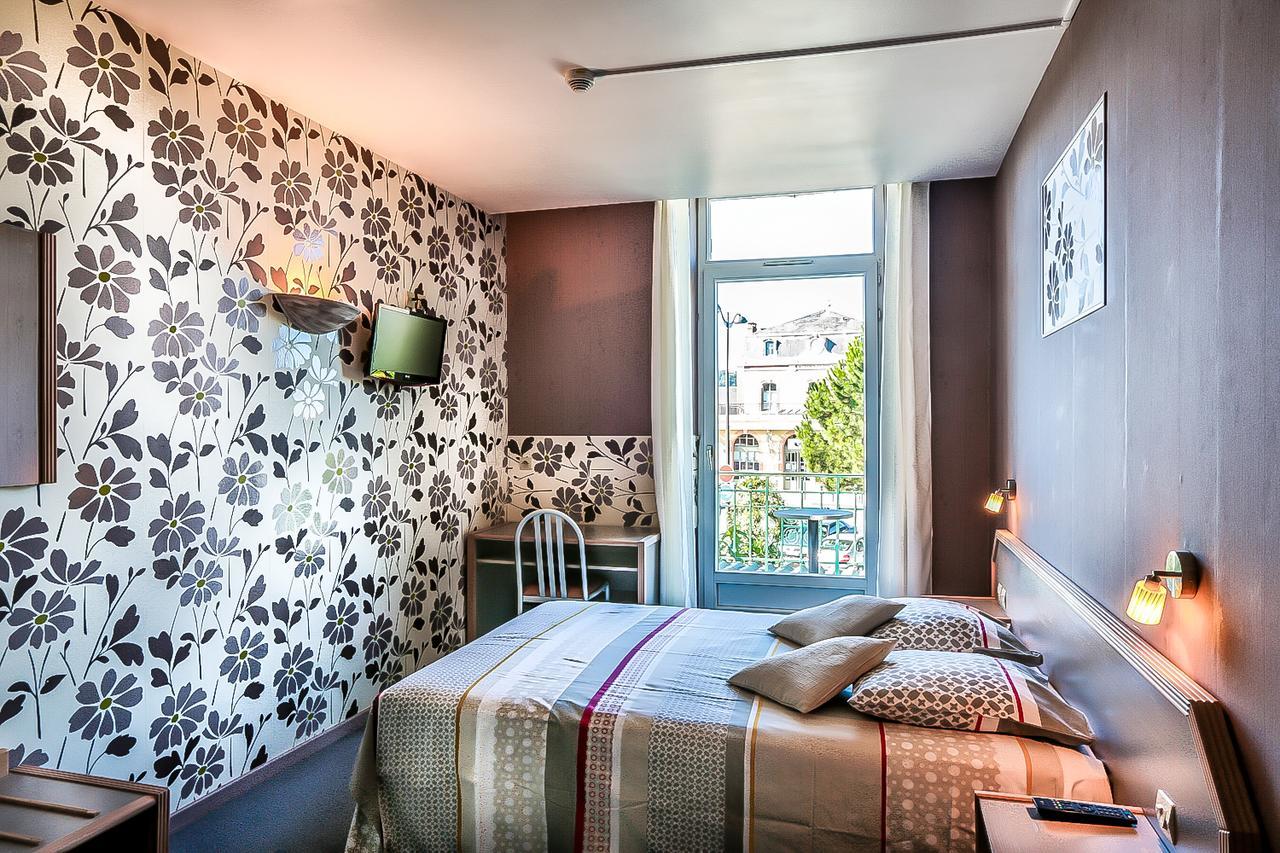 Le Terminus Hotel Вилньов-сюр-Ло Екстериор снимка